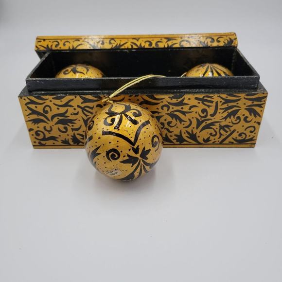 Decorative Ornament Black Gold 3 Pcs Indian Christmas Balls Home Christmas Decor - Picture 3 of 5